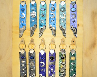 Keyring with wings, colorful, gecko, rivets