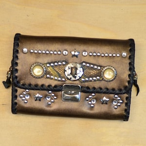 Medium-sized wallet, concho, metallic brown
