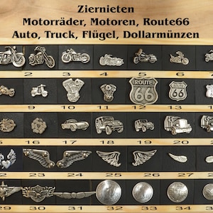 Peut inclure: Affichage de 35 rivets en métal argenté sur le thème des motos, des voitures, des camions, des moteurs, des ailes et des pièces de monnaie. Les rivets sont disposés en rangées sur un fond noir avec des numéros blancs de 1 à 35 sous chaque rivet.