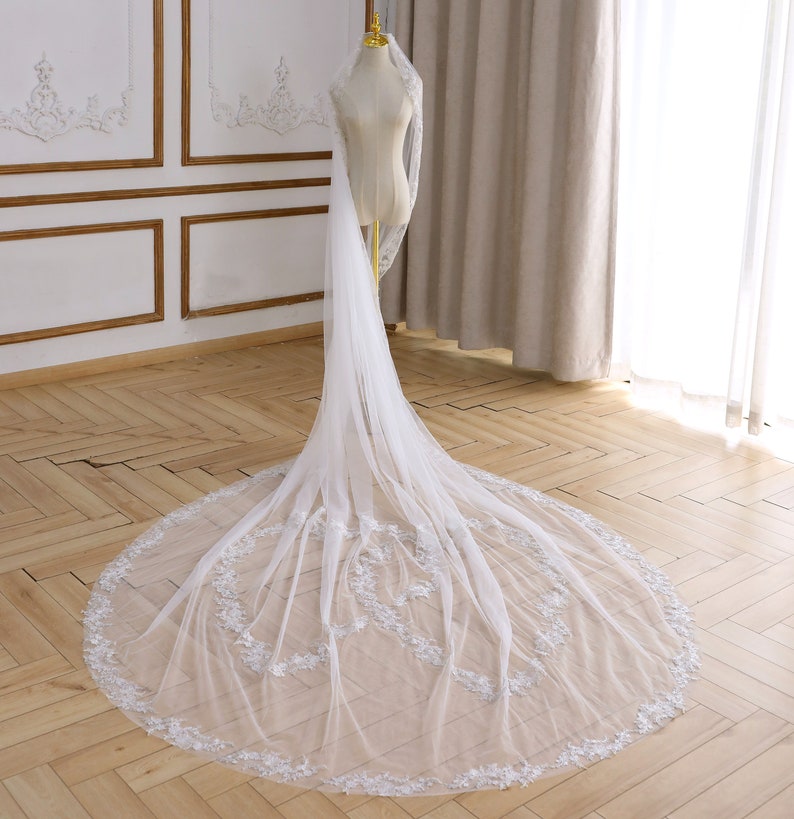 Love Heart Wedding Veil Lace Edge Veil Floral Bridal Veil Cathedral Veil Hem Lace Veil Chapel Lace Veil Sweet Heart Veil All Length