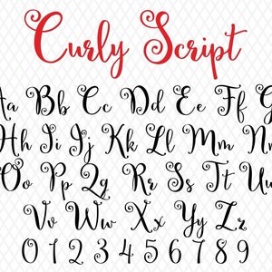 Może przedstawiać: Tabela alfabetu czcionki ze słowem "Curly Script" na górze w kolorze czerwonym. Małe litery, duże litery i cyfry od 0 do 9 są napisane kursywą z ozdobnymi ozdobami.