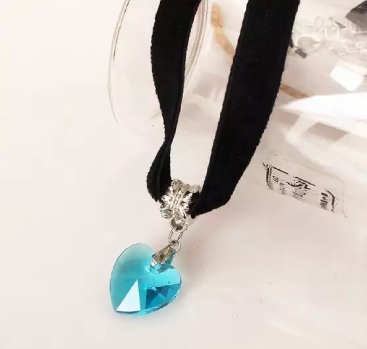 New Fashion Velvet Choker Heart Shaped Crystal Pendant - Etsy display picture 1