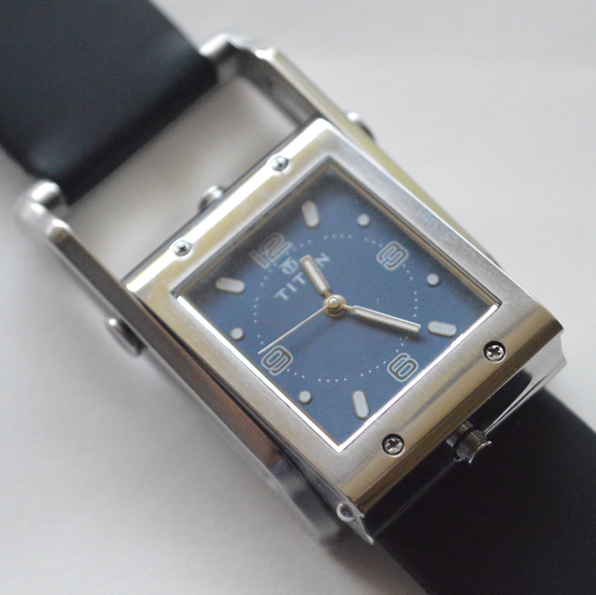 Titan watch shop shell price