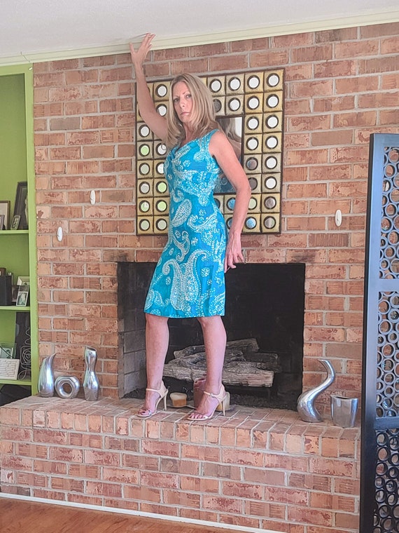Vintage 60s Linen Dress, Fitted, Paisley Pattern, Blue and White, Fitted Dress, Low Drape Neckline, Sleeveless Dress, Retro, Mod