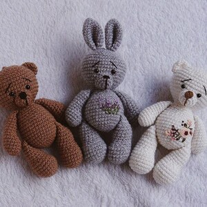 Gosedjur med björn som julklapp till tvillingbarn, 1-årsdag. Beige elfenbensbrun björn som babyshowerpresent till småbarn bild 6