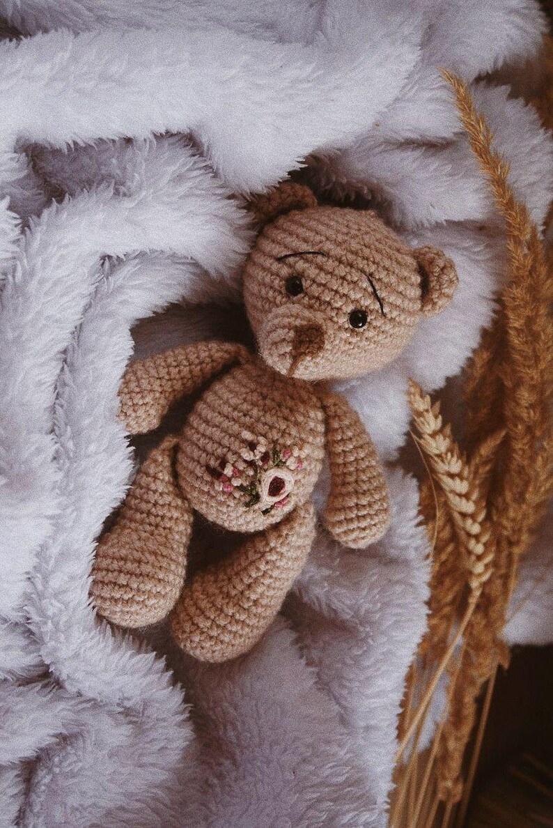 Gosedjur med björn som julklapp till tvillingbarn, 1-årsdag. Beige elfenbensbrun björn som babyshowerpresent till småbarn Beige