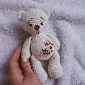 Gosedjur med björn som julklapp till tvillingbarn, 1-årsdag. Beige elfenbensbrun björn som babyshowerpresent till småbarn Vit
