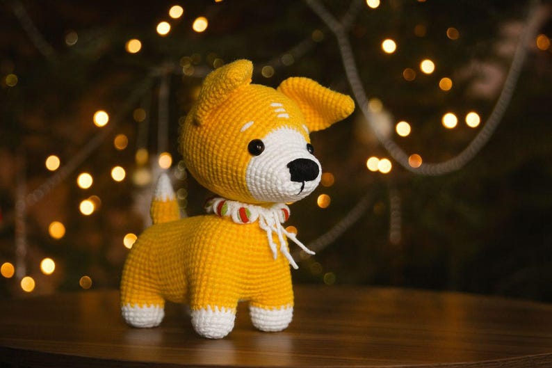 Hochet de Noël chiot corgi en peluche à personnaliser, cadeau mignon pour bébé, animal en peluche, cadeau pour amoureux des chiens. Ferme de pépinière de décoration de maman de corgi. Jaune