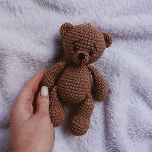 Gosedjur med björn som julklapp till tvillingbarn, 1-årsdag. Beige elfenbensbrun björn som babyshowerpresent till småbarn bild 7