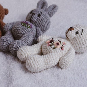 Gosedjur med björn som julklapp till tvillingbarn, 1-årsdag. Beige elfenbensbrun björn som babyshowerpresent till småbarn bild 3