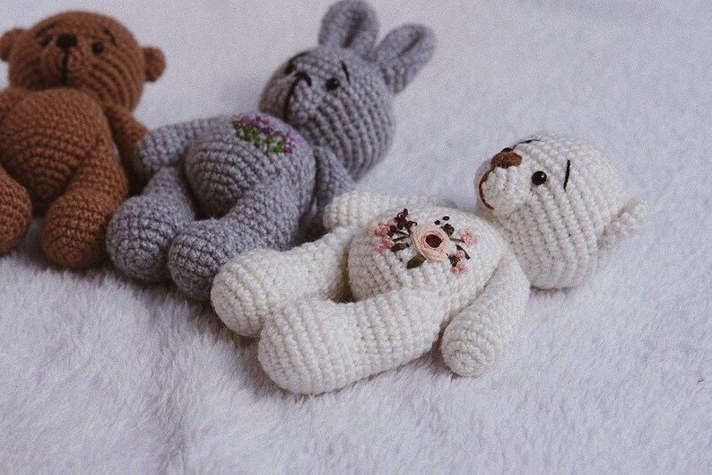 Gosedjur med björn som julklapp till tvillingbarn, 1-årsdag. Beige elfenbensbrun björn som babyshowerpresent till småbarn bild 3