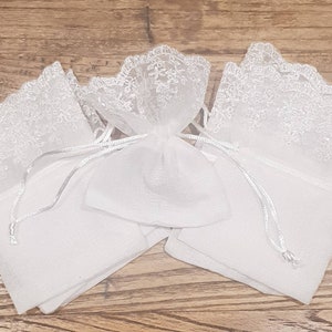 Bomboniere/Favour pouches with lace detail- 10 pack