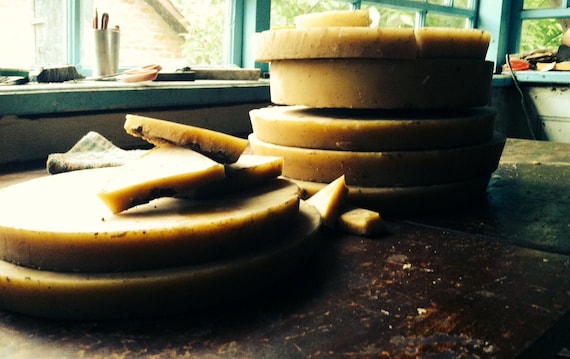 100% Pure Beeswax Raw Wax from Bees Natural Organic Beeswax for Candle Making Enviromental Friendly