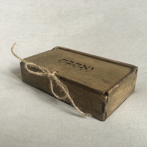 Havdalah Shabbat Travel Kit in Wood Gift Storage Box Candle Pure Beeswax Besamim Incense Cloves Miniature Compact Set Judaica