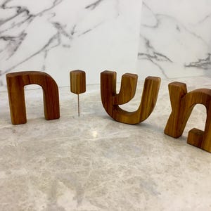 Letrero de madera con la palabra hebrea Moshiach, inspiración, משיח, mesías, letras 3D independientes, decoración para estante de mesa, cita de la Biblia de la Torá
