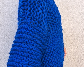Cardigan grande de lã merino tricotado grosso feito à mão