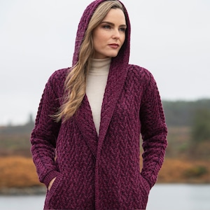 Cardigan Aran violet à capuche