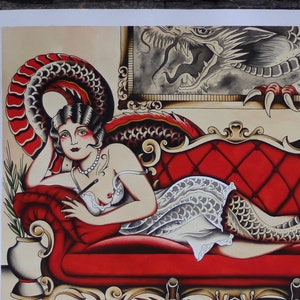 Estampa de mulher tatuada