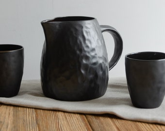 Handgemaakte keramische kruik | Rustieke melkkan | zwart