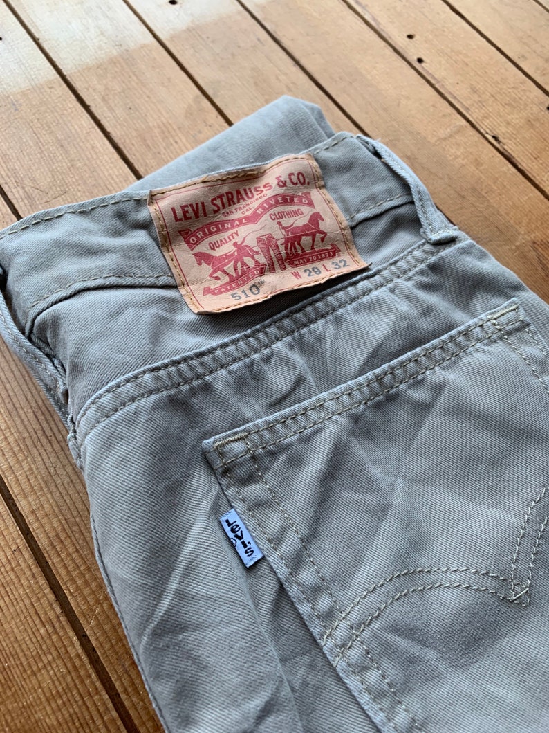 Unisex vintage 510 Levi\u2019s skinny leg 29W 32L Levi\u2019s trousers