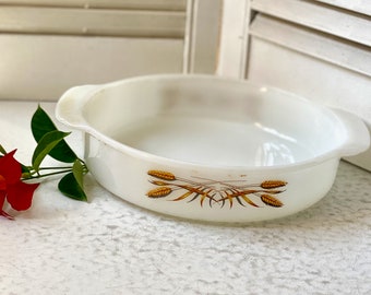 Fire King Sheaves of Wheat // Round Casserole Dish // Oven Ware // Pyrex // Anchor Hocking // Vintage 50s