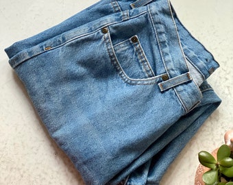 Liz Claiborne Jeans // Vintage 90s // Medium Wash // Size 10 Short // High Rise