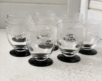 Set of 8 Mid Century Cocktail Glasses// Delicate Onyx Base with Filigree Details// 1960s Barware