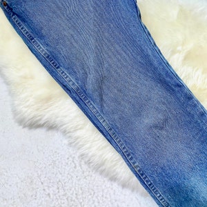 Wrangler Jeans // Medium Wash // Vintage 90s // Size 30x32 // 100% Cotton image 8