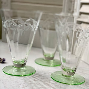 Vintage Green Parfait Glasses - Etched Floral Stemware, Set of 3