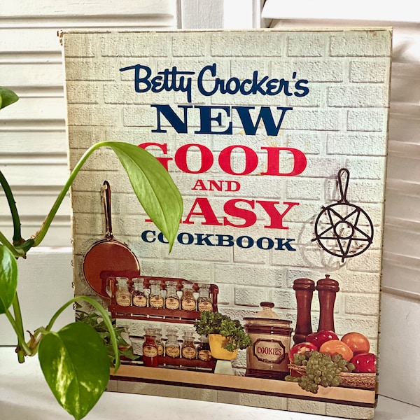 Betty Crocker's New Good and Easy Cookbook // Vintage Cookbook // Retro Kitchen // Mid Century Modern Home // Copyright 1962