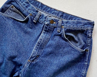 Wrangler Jeans // Medium Wash // Vintage 90s // 100% Cotton // High Rise