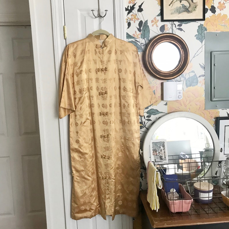 Gold Robe// Vintage 60s-70s// Size Small-medium// Delicate Jacquard Pattern// Fully Lined image 3