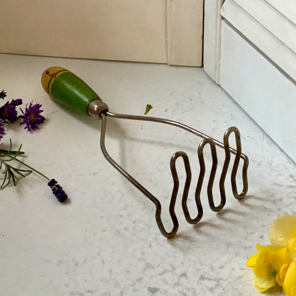 Vintage Potato Masher // Green Wooden Kitchen Tool // 1940s Kitchen // Vintage Kitchen