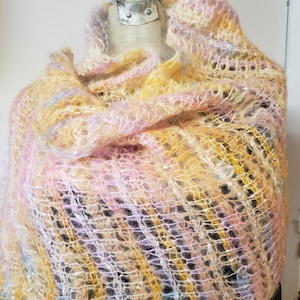 Bufanda acogedora de mohair rosa