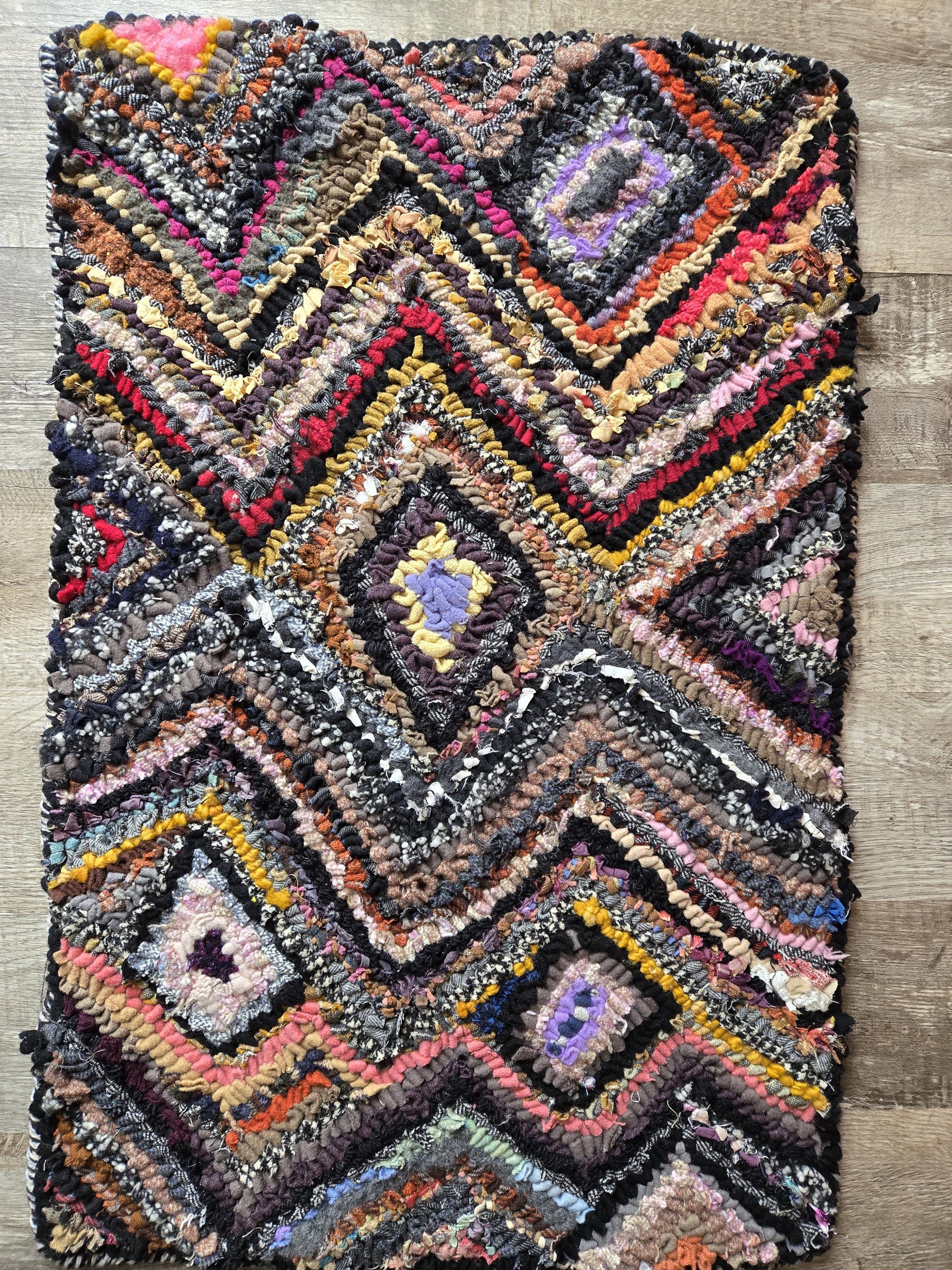 Zig Zag Hand Hooked Wool Rug 21