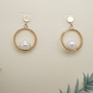 14kt Gold Filled Pearl Earrings, Handmade Fresh WaterPearl Earrings, Gold circle Earrings, Vintage Drop Earrings, Dangle Earrings