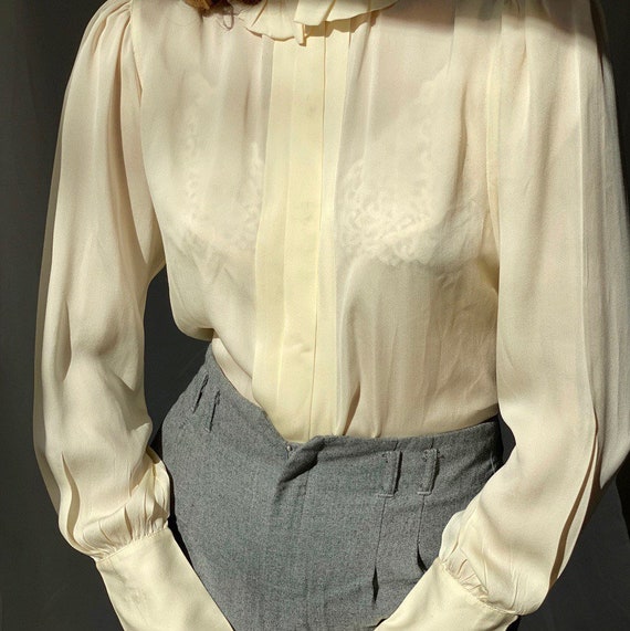 1990s vintage Ralph Lauren 100% silk cream puff sl