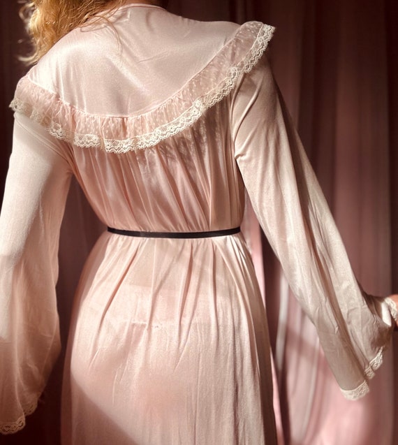 1950s pink satin lace dressing gown - image 3