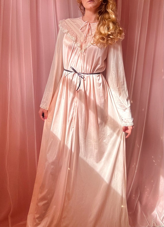 1950s pink satin lace dressing gown - image 5