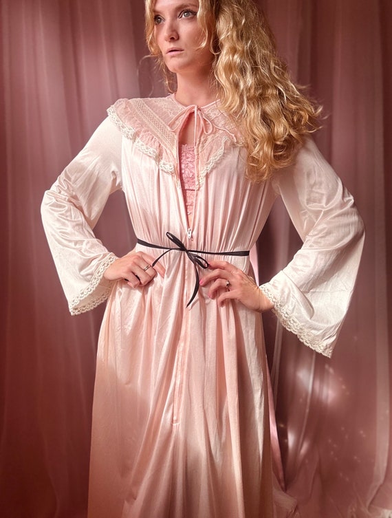 1950s pink satin lace dressing gown - image 2
