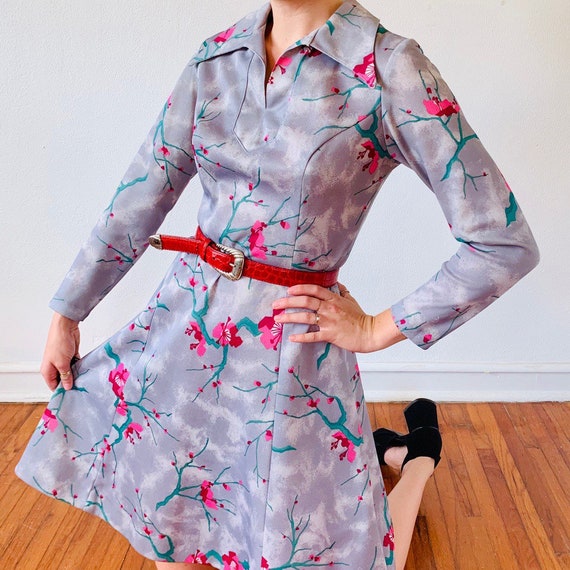 1970’s Cherry Blossoms + Clouds Retro Dagger Colla