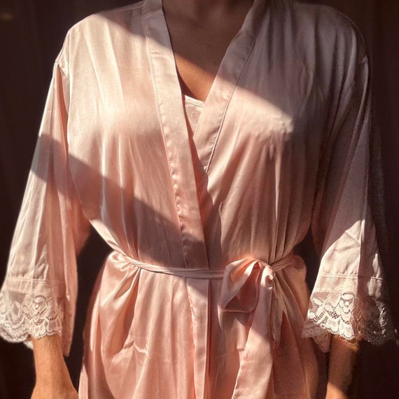1970s pink satin lace robe - image 4