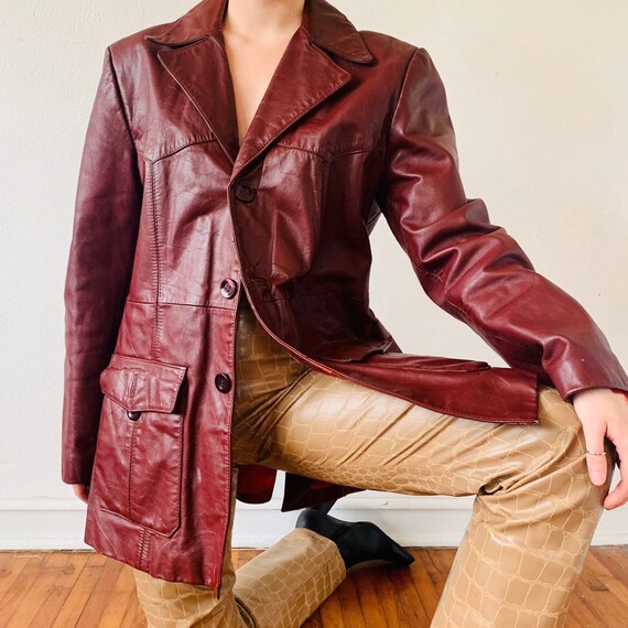 Vintage 1970’s 100% Leather Burgundy Dagger Collar