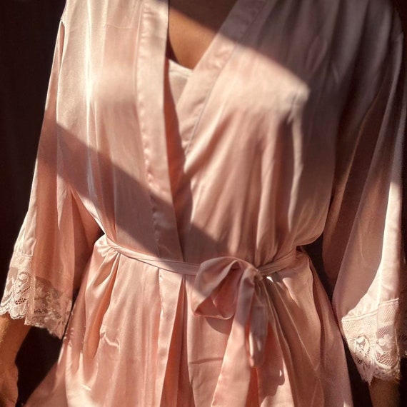 1970s pink satin lace robe - image 3