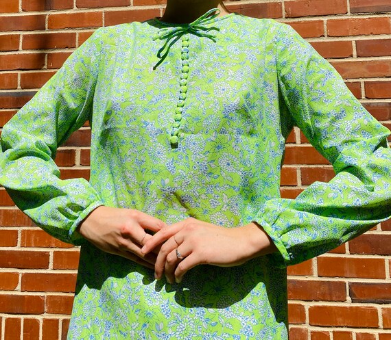 Psychedelic 1970’s floral acid drop poet puff slee