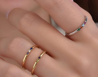 Bague de naissance empilable personnalisée en or vermeil 14 carats - Cadeau bague de famille avec pierre de naissance pour maman