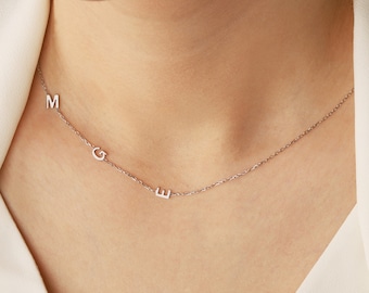 Collier lettre en argent personnalisé - Collier initiales latérales - Collier lettre en or - Cadeau pour la fête des Mères - Cadeau de demoiselle d'honneur - Cadeau pour maman