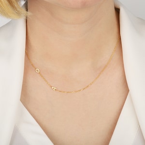Collier lettre personnalisé - Collier initiales latérales - Cadeau pour la fête des Mères - Bijoux personnalisés - Cadeau de demoiselle d'honneur - Collier cadeau maman