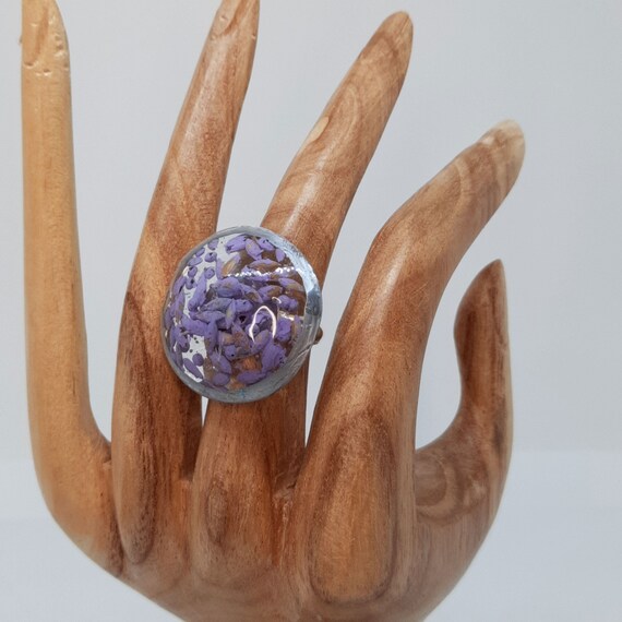 Statement resin ring filled with lilac colorful seeds, Aesthetic rings, Botanical jewelry, Modern rings, Cocktail rings, Adjustable rings