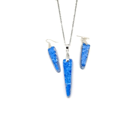Blue Jewelry with Resin, Triangular Drops Earrings, Triangular pendant, Suitable for gifts by PiArtesanales